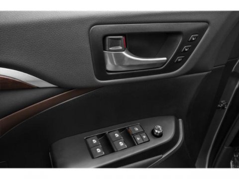 Vehicle image 18 of 19