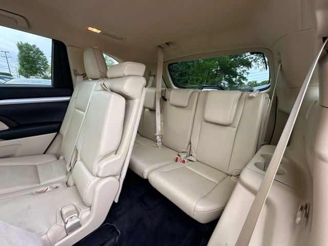 Vehicle image 22 of 55
