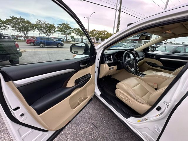 Vehicle image 10 of 55