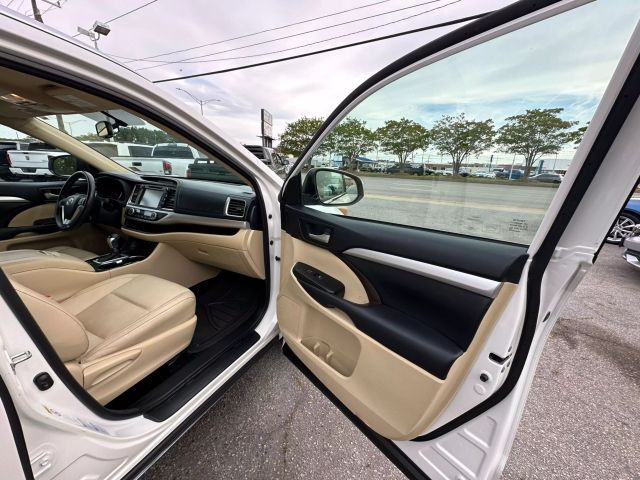 Vehicle image 23 of 55