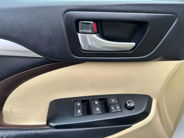 Vehicle image 16 of 55