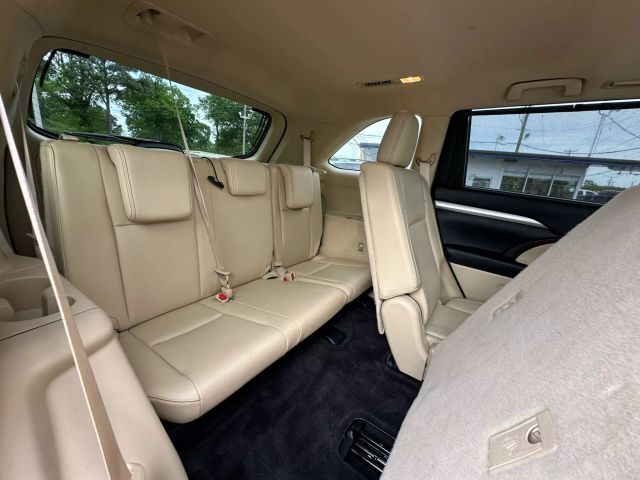 Vehicle image 31 of 55