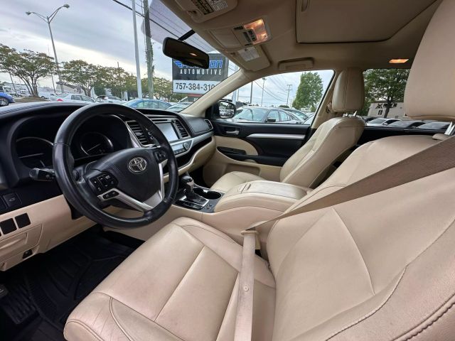 Vehicle image 13 of 55