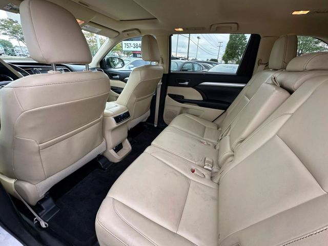 Vehicle image 20 of 55