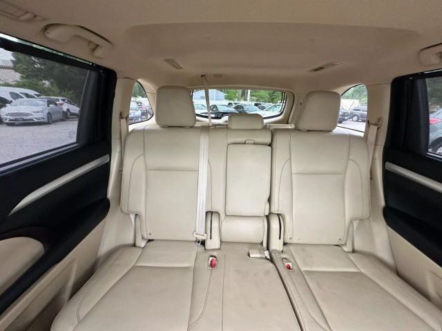 Vehicle image 33 of 55