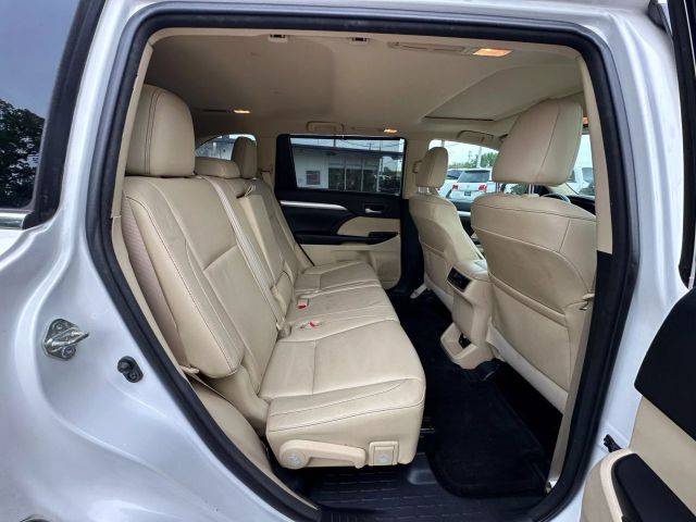 Vehicle image 28 of 55