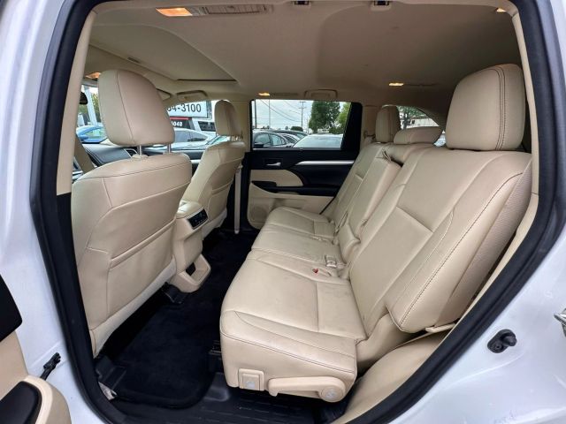 Vehicle image 18 of 55