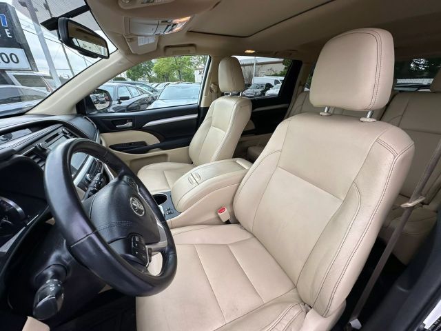 Vehicle image 12 of 55