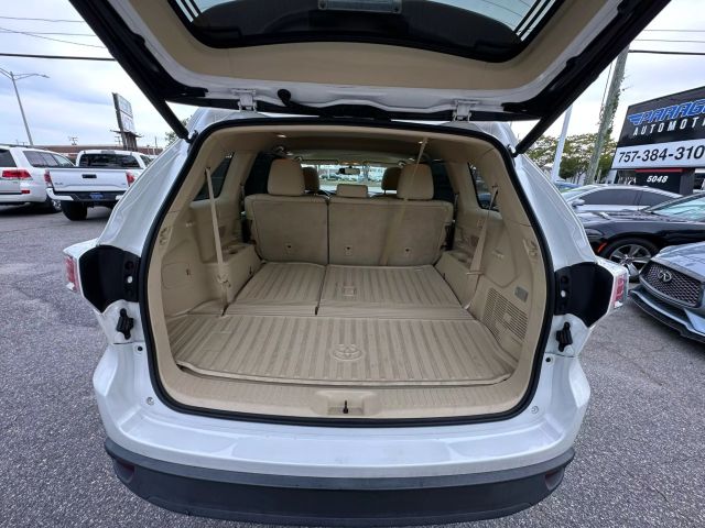Vehicle image 52 of 55