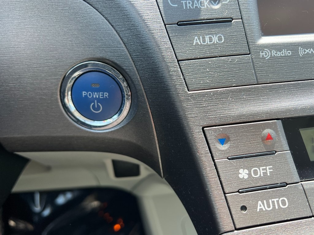 Vehicle image 21 of 24