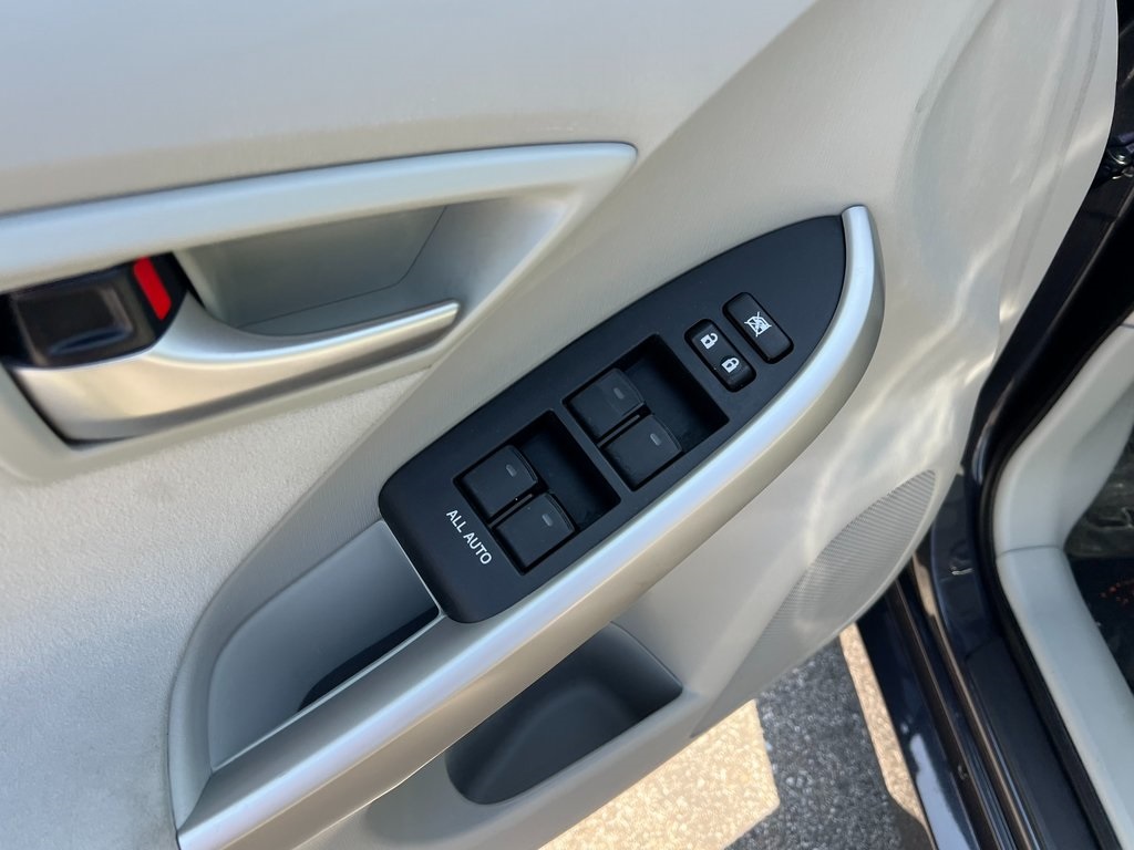 Vehicle image 19 of 24