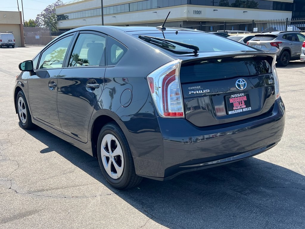 Vehicle image 8 of 24