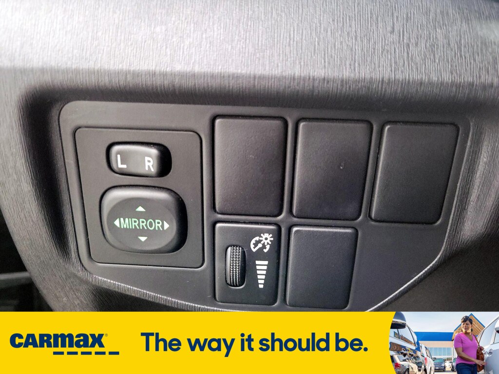Vehicle image 17 of 26