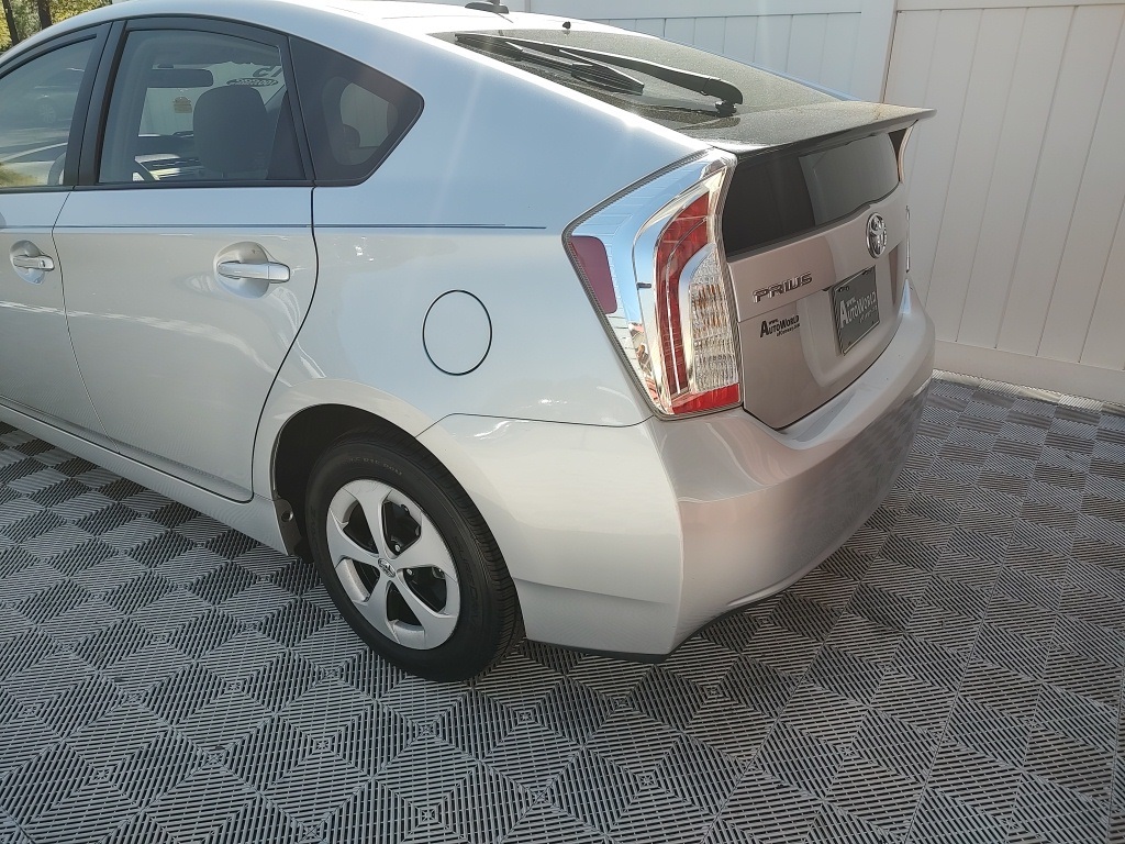 Vehicle image 8 of 34