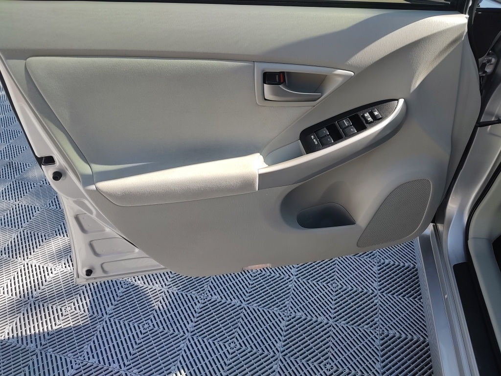 Vehicle image 13 of 34