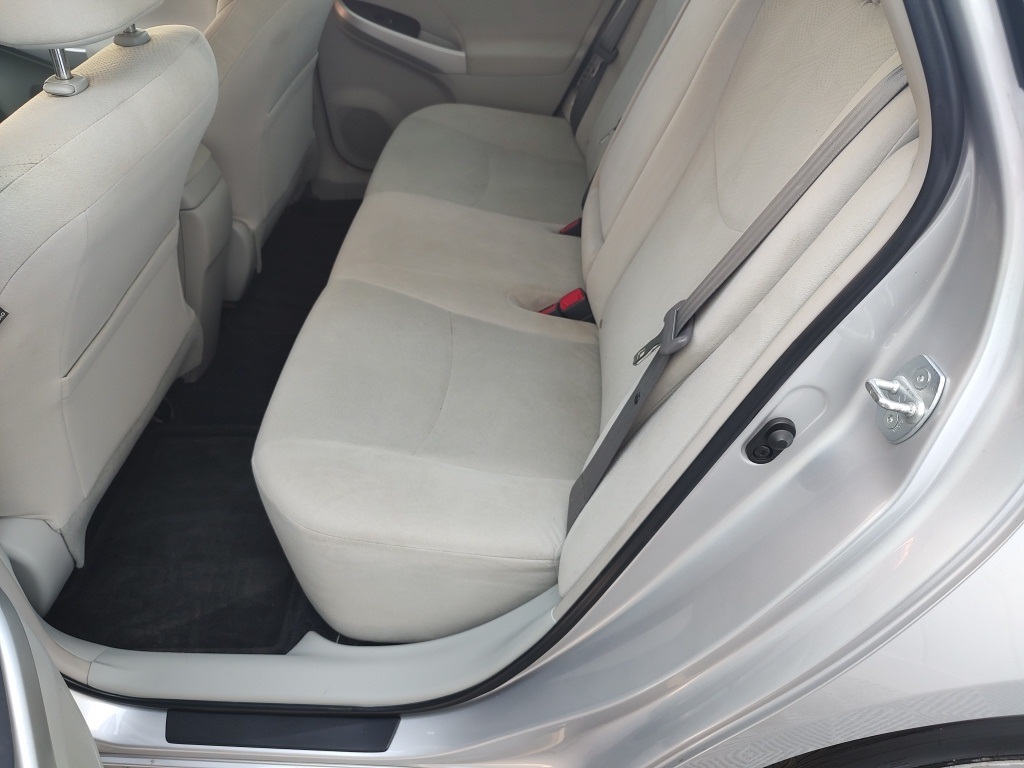 Vehicle image 19 of 34