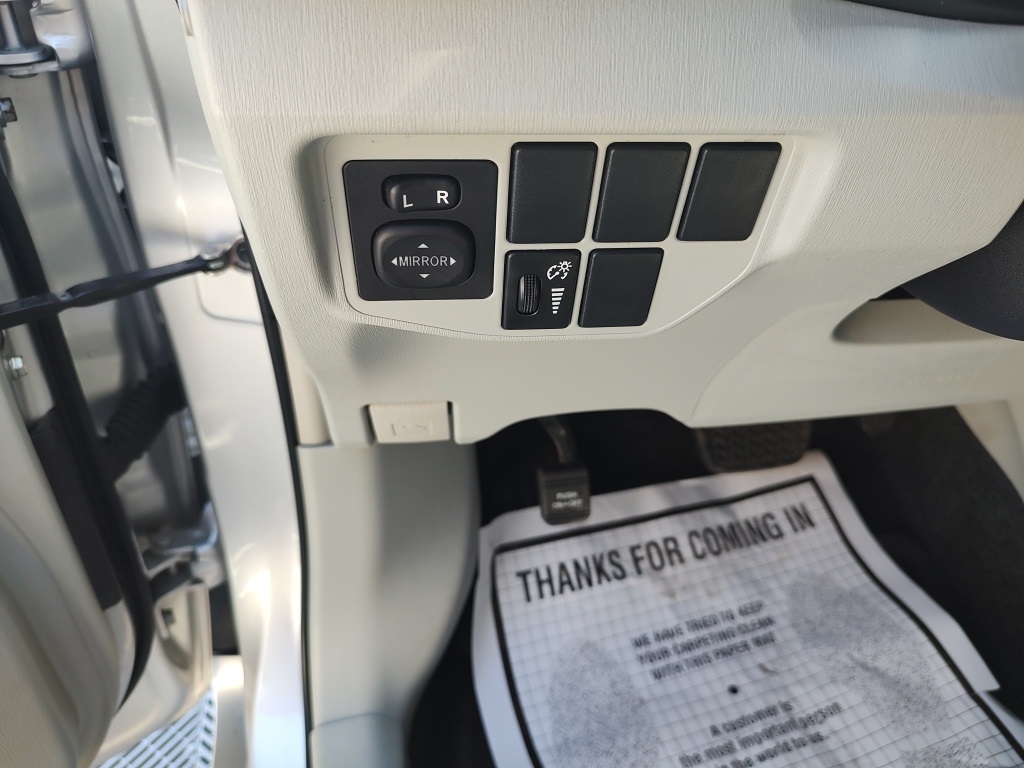 Vehicle image 14 of 34