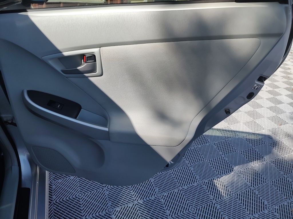 Vehicle image 28 of 34