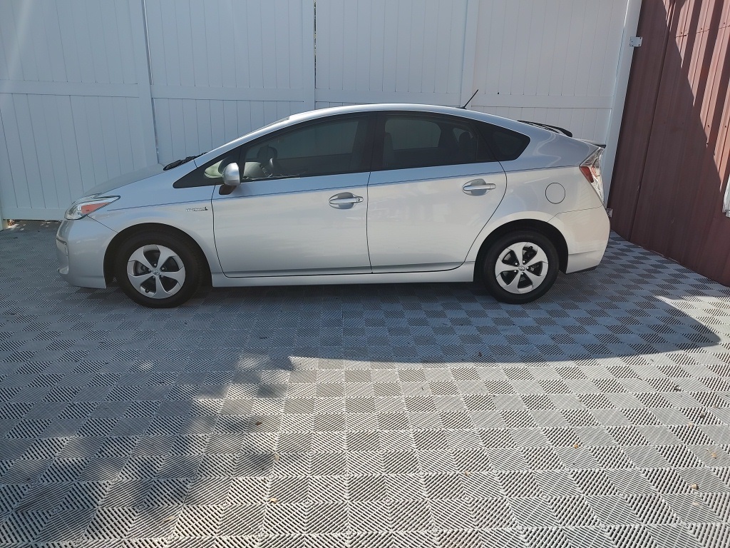 Vehicle image 9 of 34
