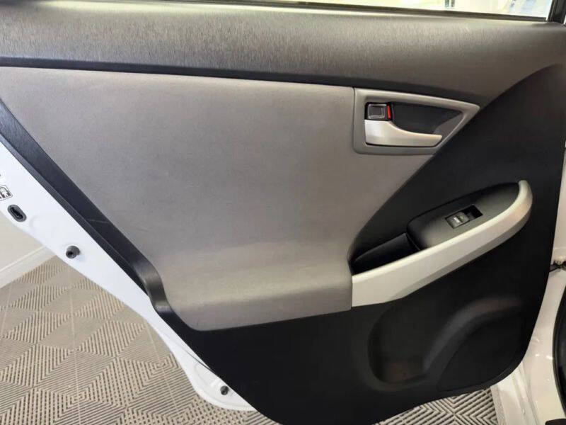 Vehicle image 45 of 58