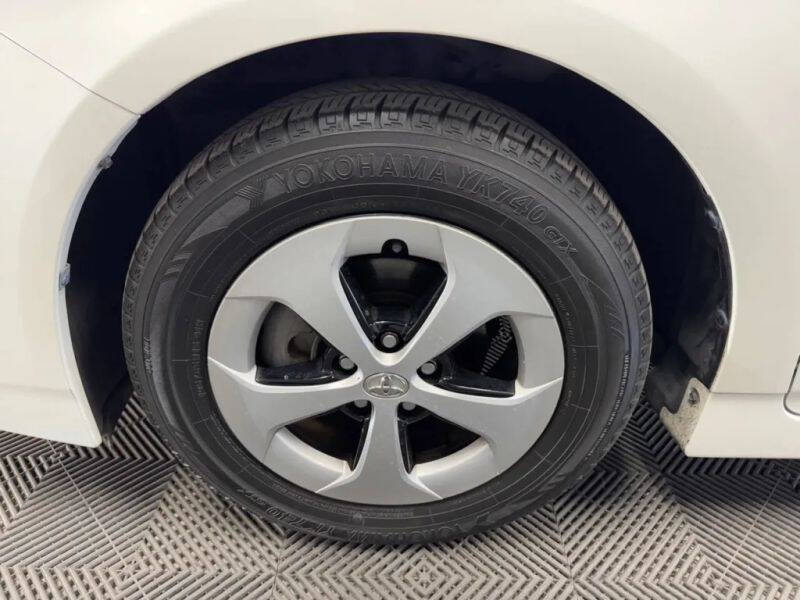 Vehicle image 21 of 58