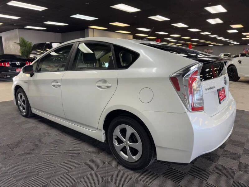 Vehicle image 13 of 58