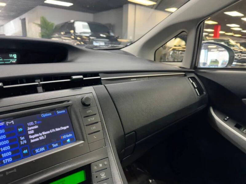Vehicle image 25 of 58