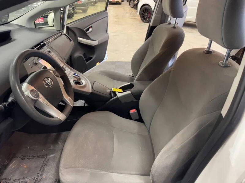 Vehicle image 33 of 58