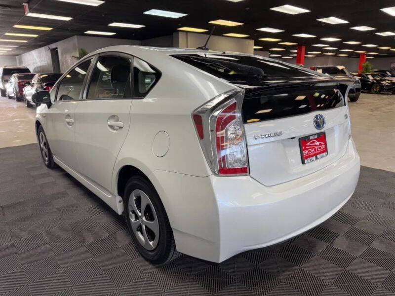Vehicle image 12 of 58