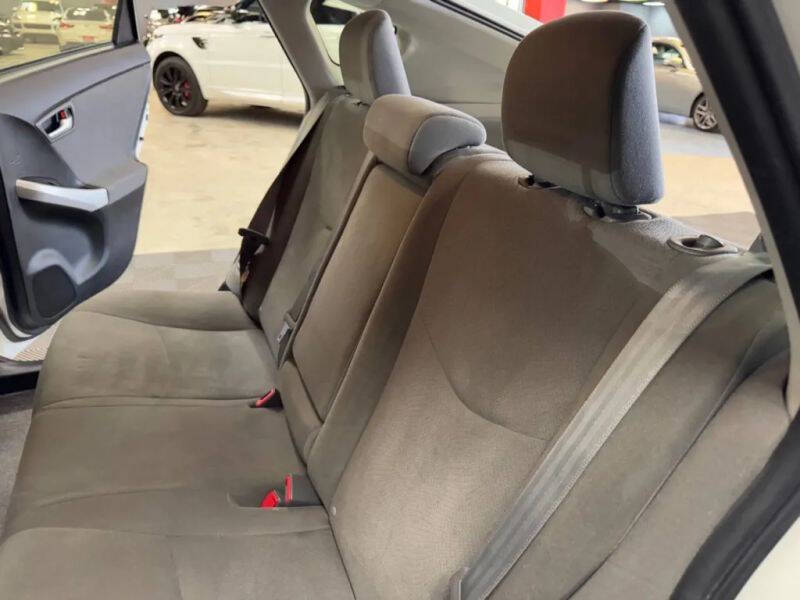 Vehicle image 43 of 58