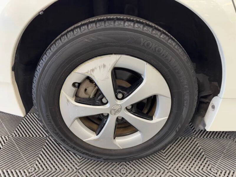 Vehicle image 19 of 58