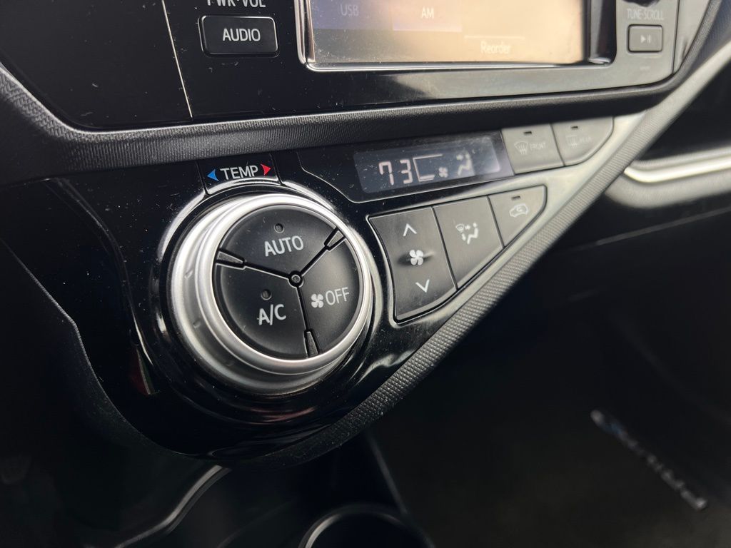 Vehicle image 41 of 46
