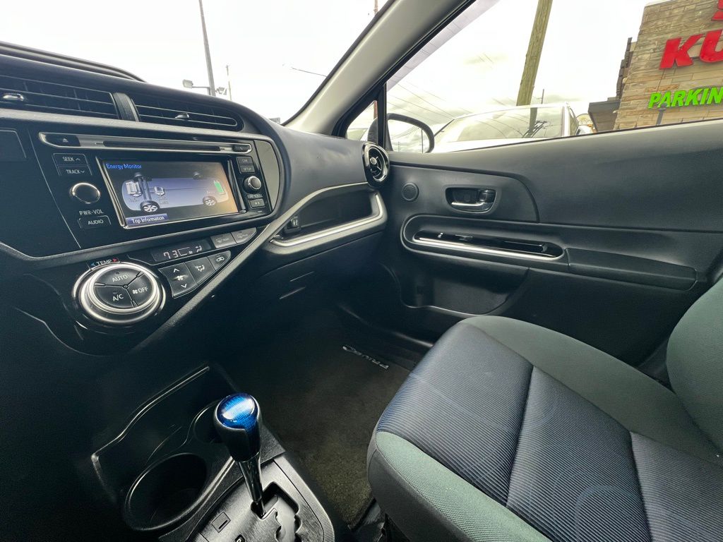 Vehicle image 36 of 46