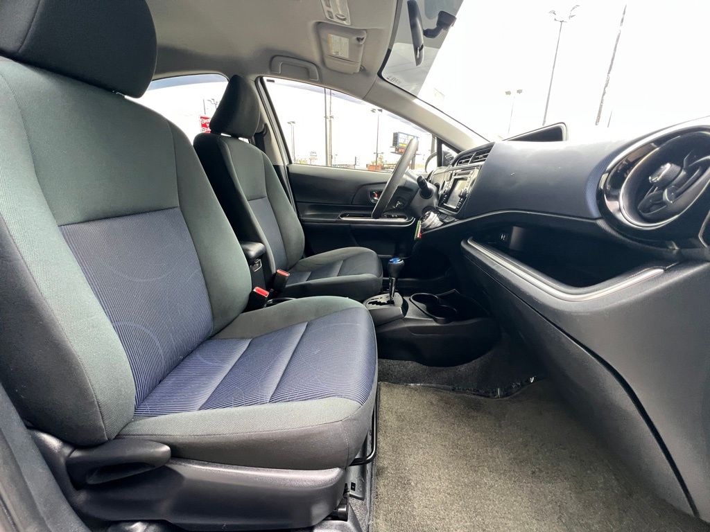 Vehicle image 25 of 46