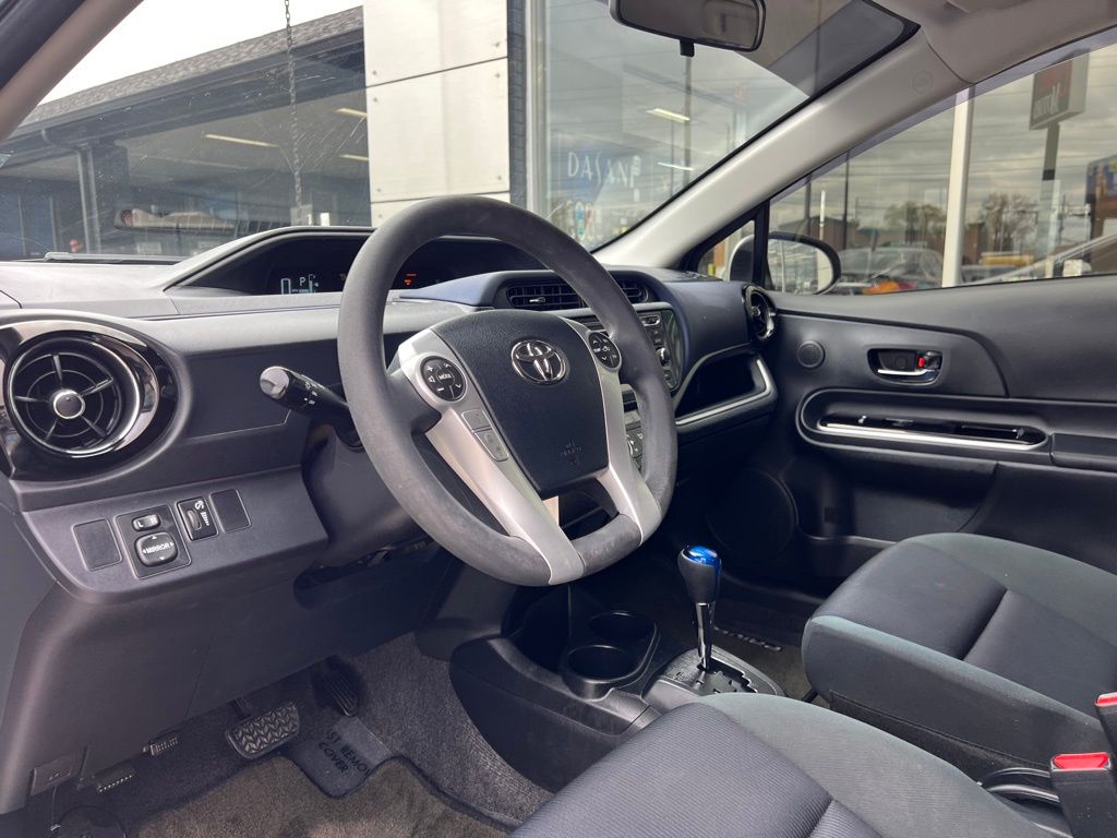 Vehicle image 31 of 46
