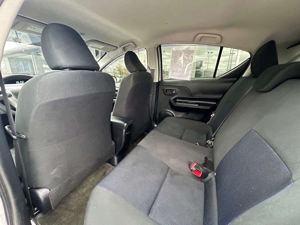 Vehicle image 17 of 46