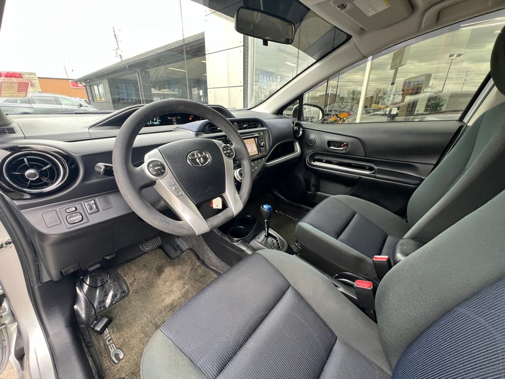 Vehicle image 14 of 46