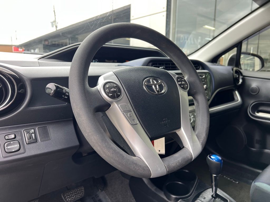 Vehicle image 32 of 46