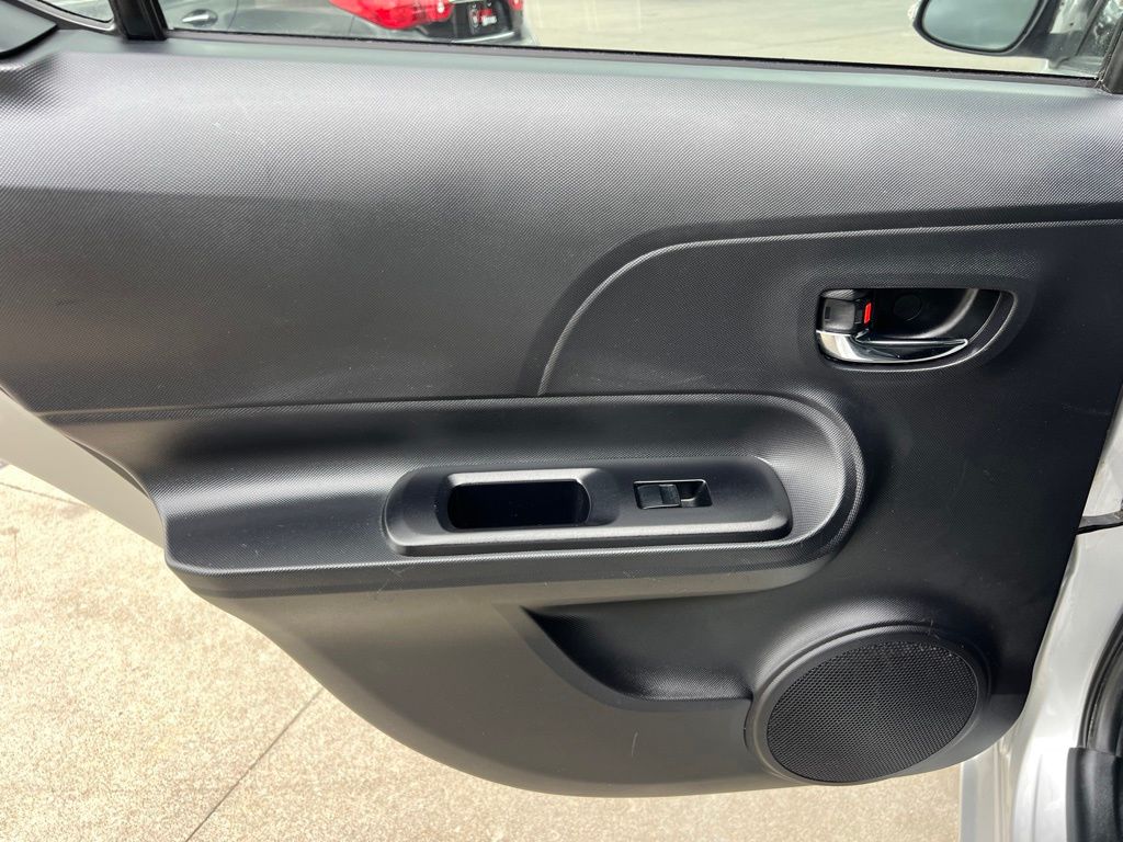 Vehicle image 19 of 46