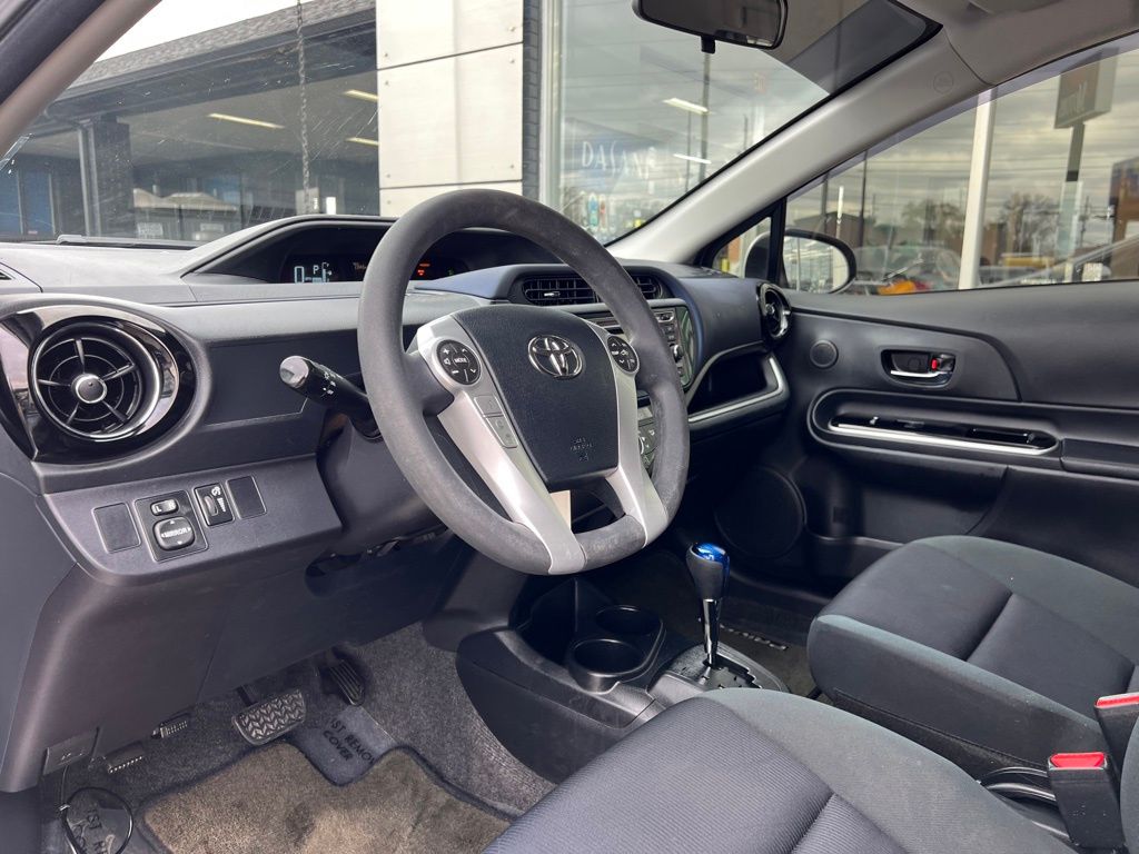 Vehicle image 13 of 46