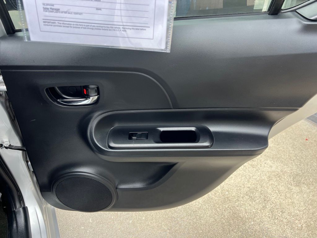 Vehicle image 23 of 46