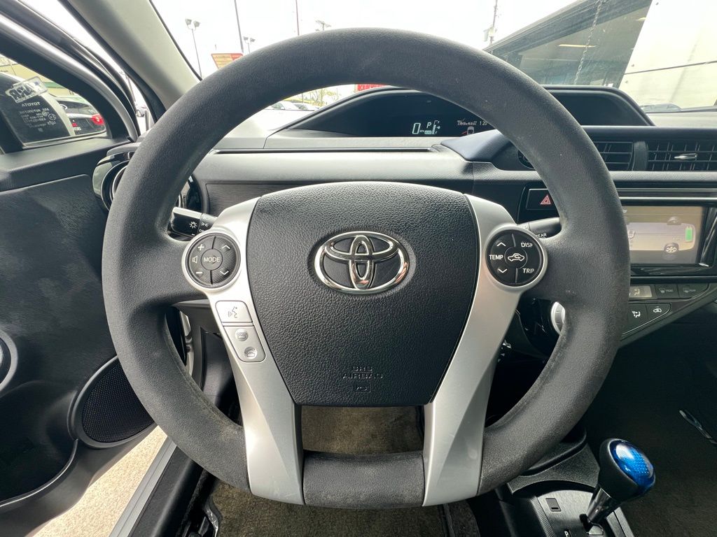 Vehicle image 33 of 46