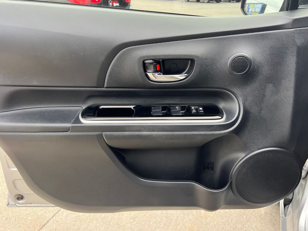 Vehicle image 30 of 46
