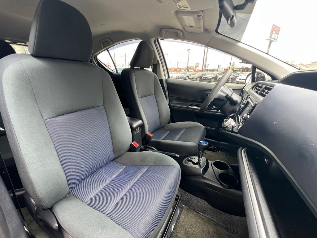 Vehicle image 26 of 46