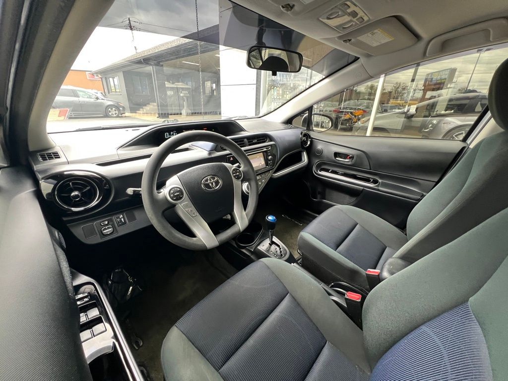 Vehicle image 29 of 46