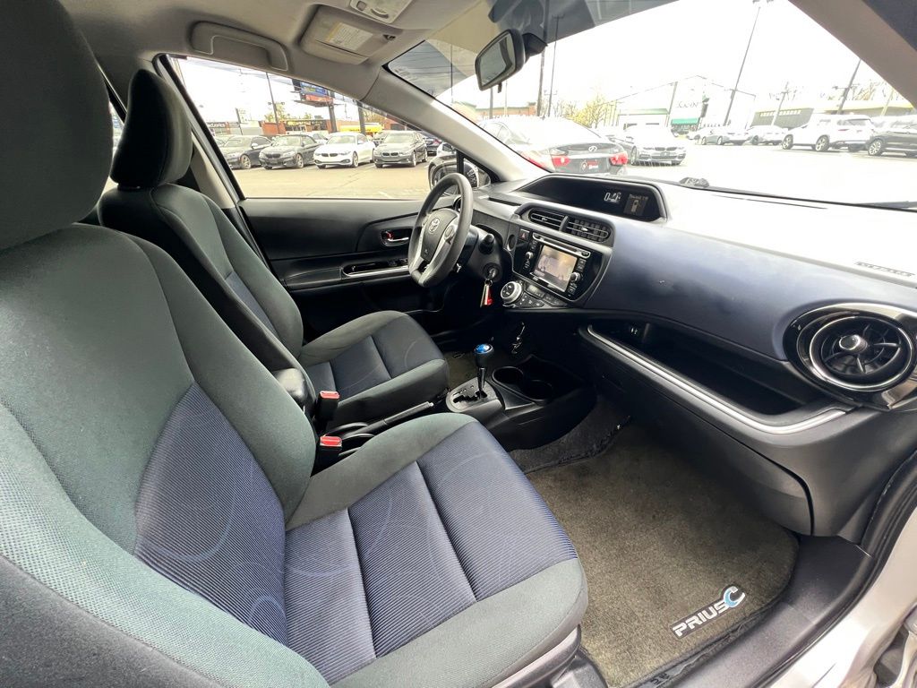 Vehicle image 24 of 46