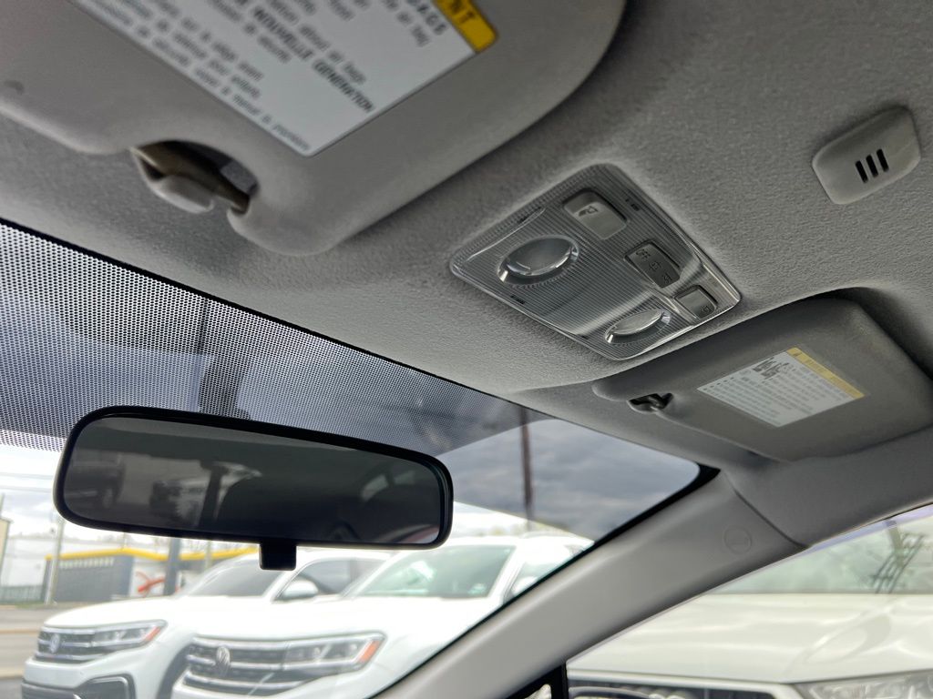 Vehicle image 37 of 46