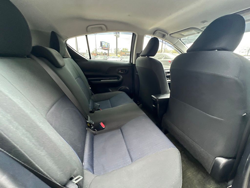 Vehicle image 21 of 46