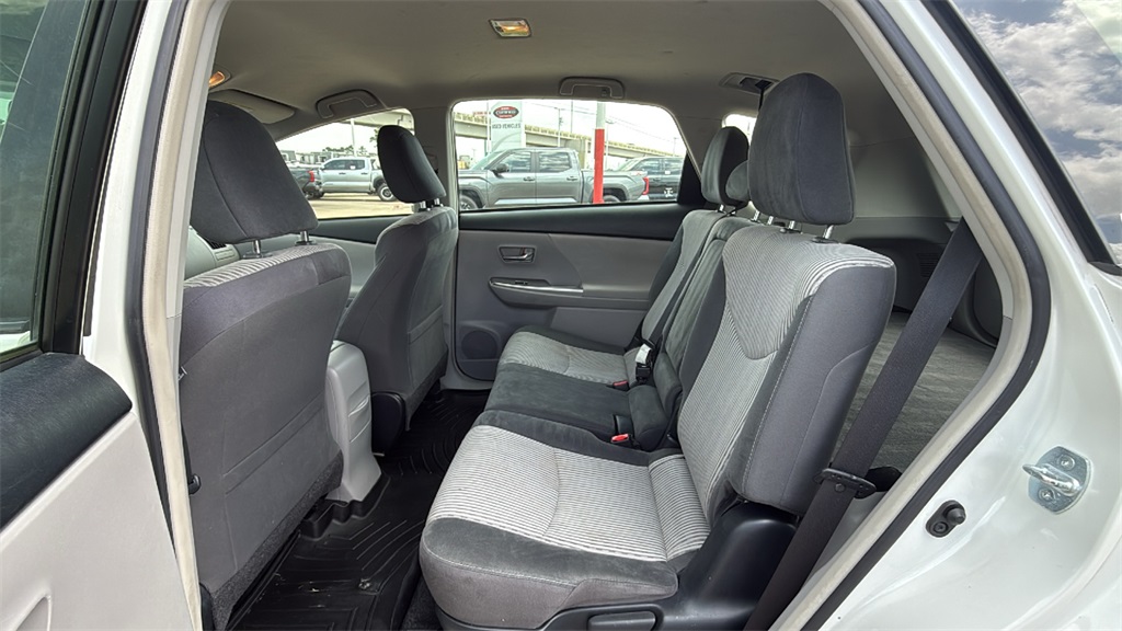 Vehicle image 15 of 35