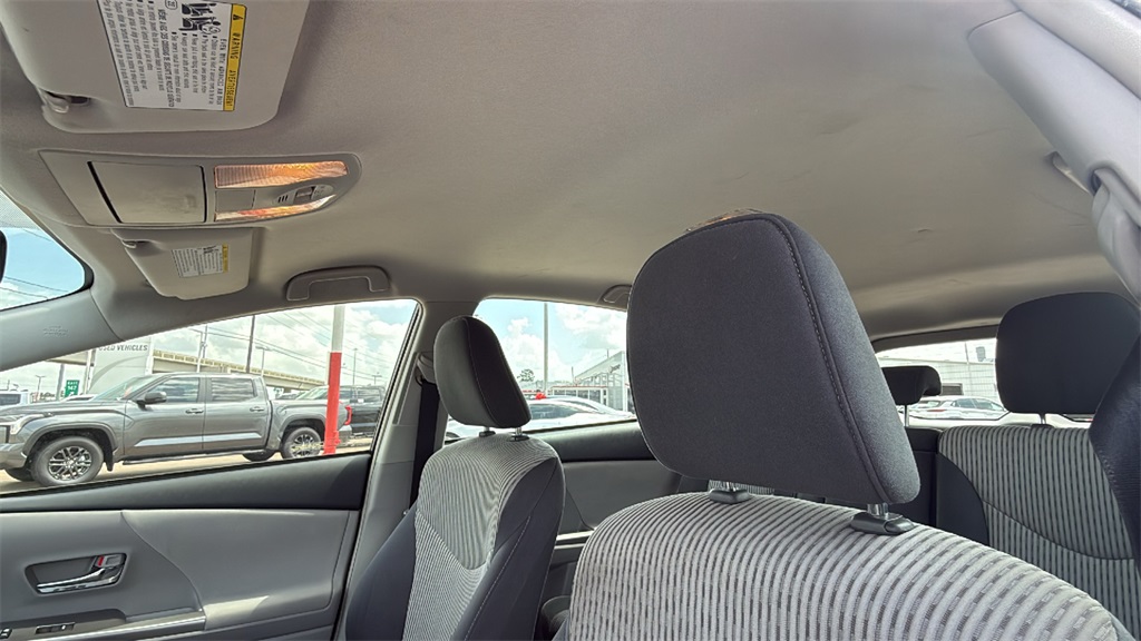 Vehicle image 17 of 35